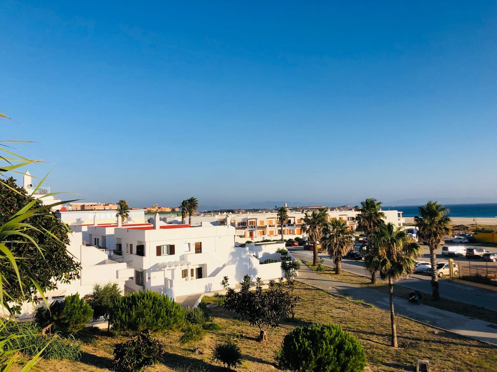 Vistas a la costa, la playa de Los Lances y el mar desde el apartamento en Tarifa
